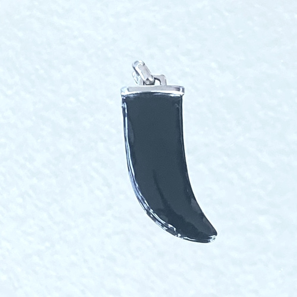 Lacquered Horn Charm - Picture 4 of 8